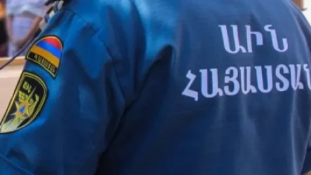 Արտաշատում քաղաքացին սպառնում է նետվել աշտարակից