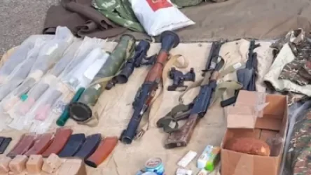 ՏԵՍԱՆՅՈՒԹ. Սյունիքում ոստիկանները Արցախից բերված մեծ քանակությամբ զենք-զինամթերք են հայտնաբերել