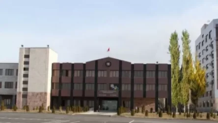 ԱԻՆ-ի շենքի տանիքում հրդեհ է բռնկվել