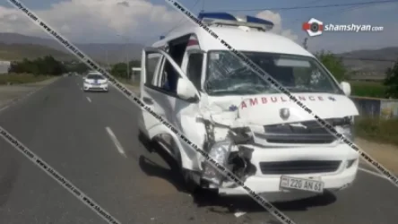 Սպիտակում բախվել են հղի կնոջը տեղափոխող շտապօգնության ավտոմեքենան և ՍՊԸ-ներից մեկի տնօրենի բեռնատար Mercedes-ը. կա վիրավոր