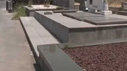 Քաղաքացին հայտնել է, որ իր ծնողների գերեզմանին սև գույնի կտոր են դրել, որն, ըստ իրենց ավանդույթի, նշանակում է սպանության սպառնալիք