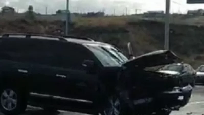 Նուբարաշենի խճուղու մոտակայքում մեքենաներ են բախվել, որի հետևանքով դրանցից մեկը գլորվել է ձորը. կան զոհեր և տուժածներ