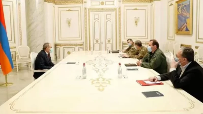 Փաշինյանը Տոնոյանի ու Մնացականյանի հետ քննարկել է ԼՂ շուրջ իրավիճակը և անելիքները