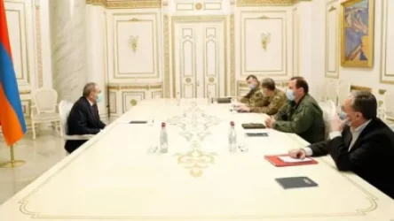 Փաշինյանը Տոնոյանի ու Մնացականյանի հետ քննարկել է ԼՂ շուրջ իրավիճակը և անելիքները