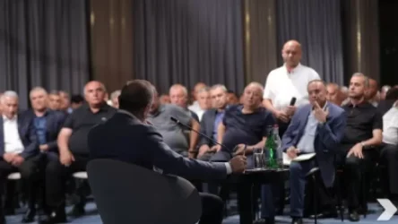 Քոչարյանը հանդիպել է Ոստիկանության, ՊՆ, ԱԱԾ տարբեր տարիների բարձրաստիճան ղեկավարների և սպաների հետ