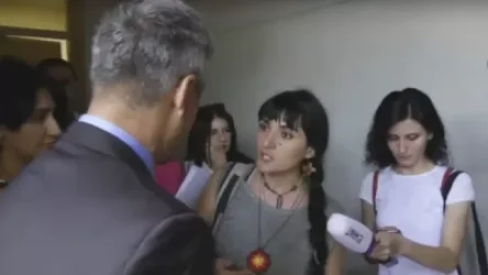 Վլադիմիր Կարապետյանը մոտեցել է Բաղրամյան 26-ի մոտ բողոքող ցուցարարներին