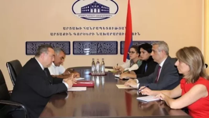 Արցախի ԱԳ նախարարը և ԿԽՄԿ առաքելության ղեկավարը քննարկել են Ադրբեջանի տարածքում հայտնված զինծառայողի հարցը