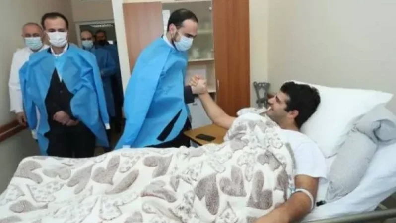 Փոխվարչապետ Տիգրան Ավինյանն ու նախարար Արսեն Թորոսյանն այցելել են վիրավոր զինվորներին