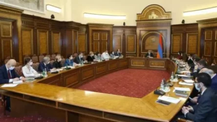 Կառավարությունում քննարկվել են  Արցախից տեղահանվածների և արդեն Արցախ վերադարձած անձանց կացարանային ապահովման հարցերը