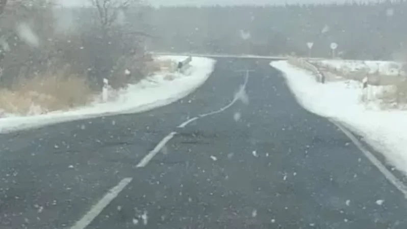 Ախուրյանի, Արագածի, Ստեփանավանի, Սպիտակի, Հրազդանի, Սիսիանի, Մեղրիի և Գավառի տարածաշրջանների ավտոճանապարհներին ձյուն է տեղում