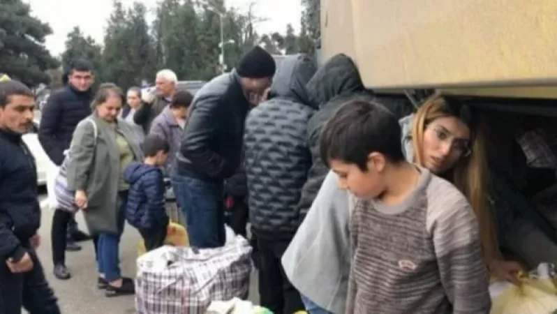 Խաղաղապահները Ստեփանակերտ վերադարձողների ավտոբուսների ևս մեկ շարասյուն են ուղեկցել