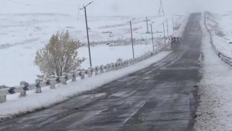 Light Snowfall in Goris Roads, Rainfall in Kapan Roads
