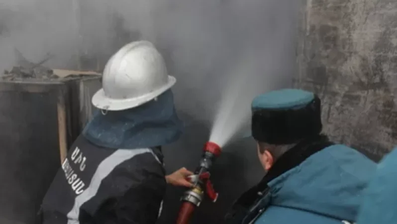 Նորագավիթի 13-րդ փողոցի տներից մեկում հրդեհ է բռնկվել․ դեպքի վայր է մեկնել ԱԻՆ ՓԾ 3 մարտական հաշվարկ