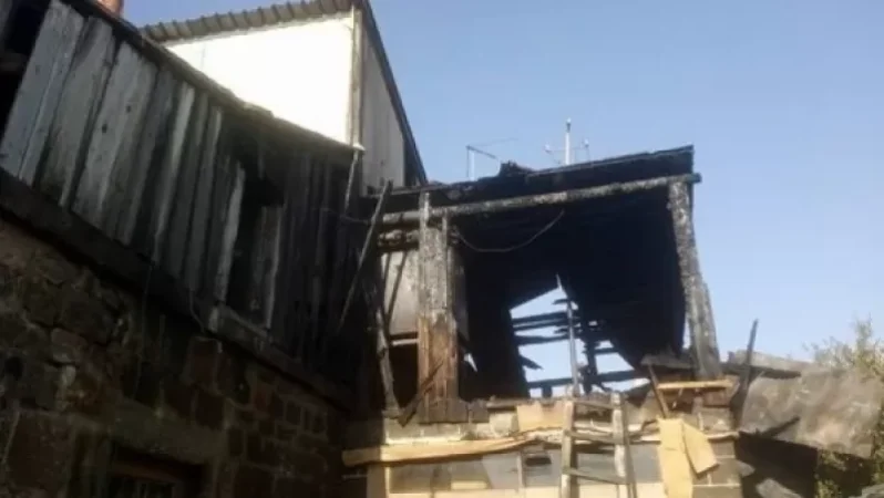 Two Adjacent Houses’ Roofs Burned in Gyumri Fire