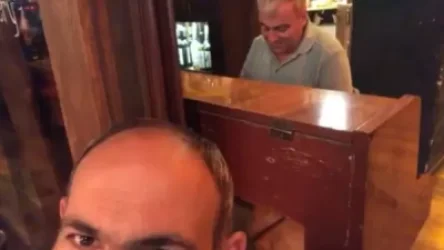 ՏԵՍԱՆՅՈՒԹ. Նիկոլ Փաշինյանը երևանյան սրճարաններից մեկում երաժշտություն է ունկնդրում