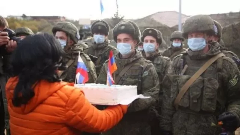 Ստեփանակերտի քաղաքապետն այցելել է ռուս խաղաղպահներին