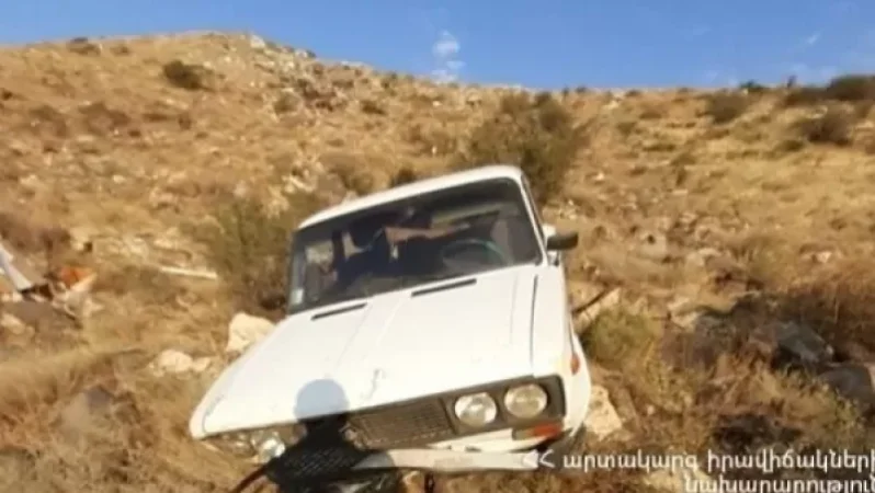 Քանաքեռավան գյուղի մոտակայքում մեքենան ընկել է ձորը