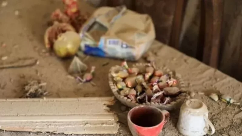 Համազարկային կրակի ռեակտիվ համակարգի հրետակոծությունից վնասված տուն՝ Մարտակերտում