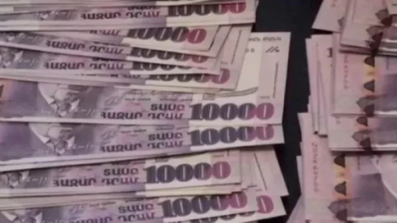 Քաղաքացին 2 հատ կեղծ 10 հազար դրամանոց է ներկայացրել բանկ
