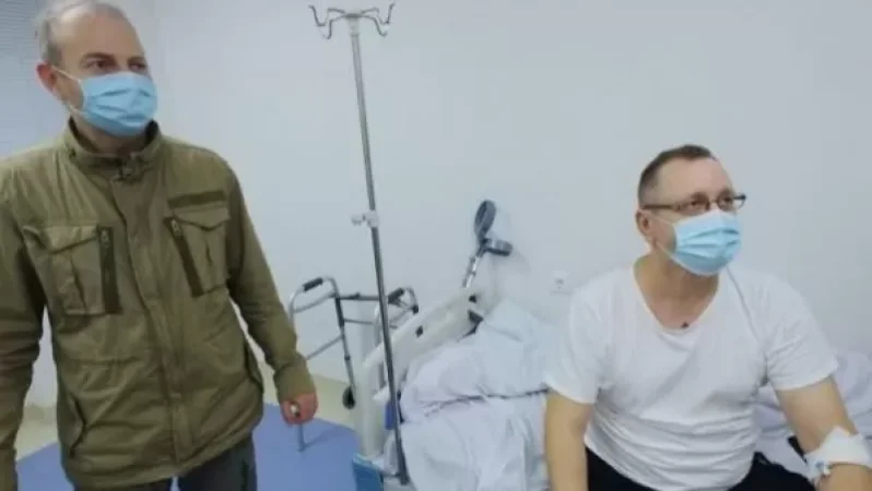 Բլոգեր Լապշինն այցելել է Ղազանչեցոց եկեղեցում վիրավորված ռուս լրագրողին. նա շարունակում է բուժումը ՀՀ-ում