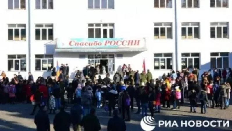 «Спасибо России»՝ Ստեփանակերտում առաջին հանրակրթական դպրոցը վերսկսել է ուսումնական գործընթացը