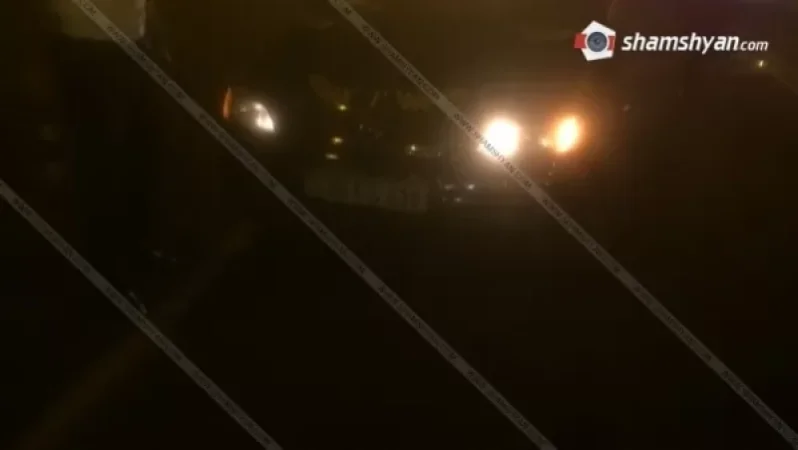 Դավիթ Բեկի փողոցում վրաերթի է ենթարկել 2 հոգու, ապա հանդիպակաց գոտում բախվել Opel-ին ու փախել