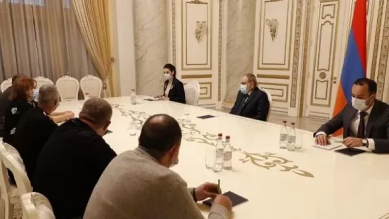 Վարչապետը հանդիպել է ժամկետային զինծառայողների ընտանիքների անդամների հետ