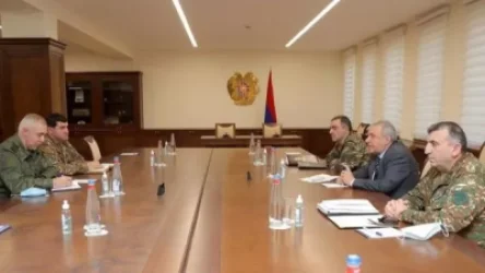 Պպաշտպանության նախարարը Ռուստամ Մուրադովի հետ զրույցում շեշտել է գերիների վերադարձի հարցը