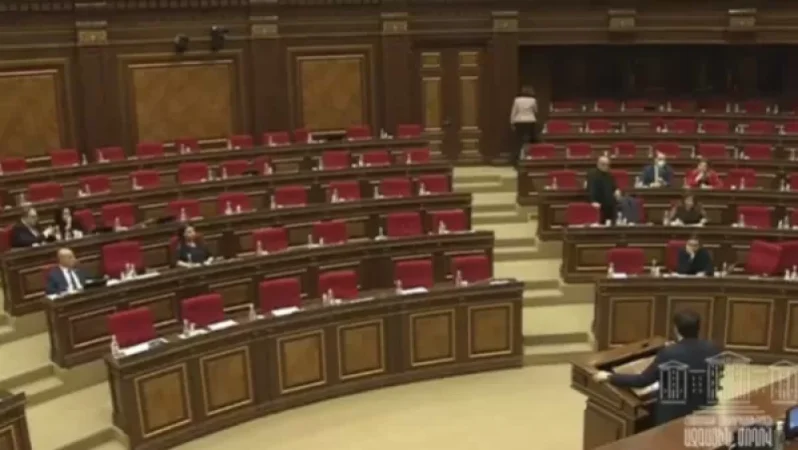 Էս ինչեր եք թույլ տալիս ձեզ ընդհանրապես. ԱԺ-ում կրքերը մի պահ թեժացան