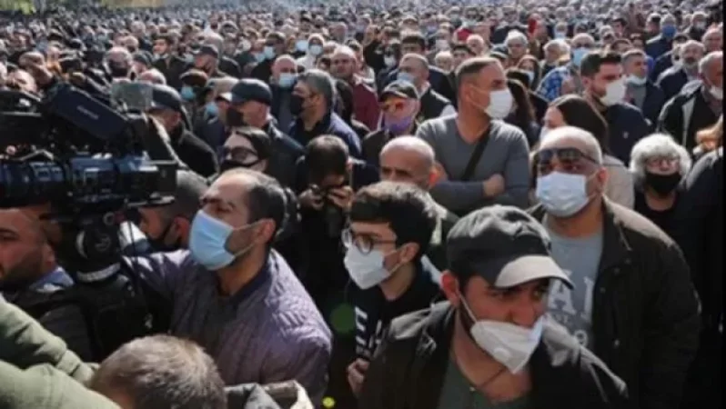 Վարչապետի մոտ զինվորների հարցով խորհրդակցություն է. պատասխանի համար ծնողները վաղը ՊՆ կգնան