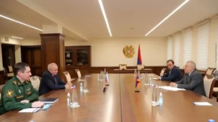ՀՀ պաշտպանության նախարարը ՌԴ դեսպանի հետ քննարկել է ԼՂ տարածքում ՌԴ հումանիտար կենտրոնի աշխատանքը