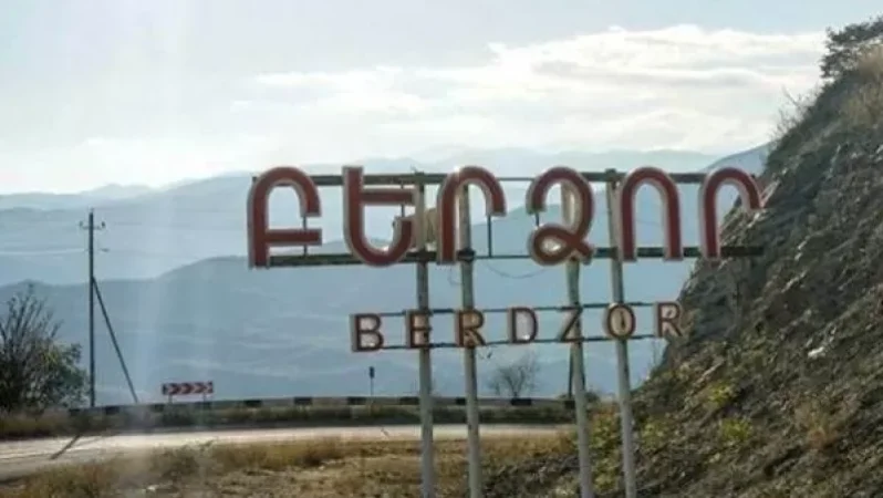 Լաչինը հակառակորդին հանձնելուն հաշված ժամեր են մնացել. Բերձոր քաղաքում դեռ անորոշ վիճակ է