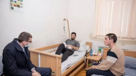 Աշխատանքի և սոցիալական հարցերի նախարարն այցելել է վիրավոր զինվորներին