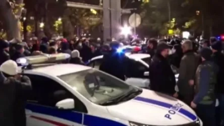 Մի խումբ քաղաքացիներ Երևանի կենտրոնական փողոցներում ակցիա են անցկացնում. կան բերման ենթարկվածներ