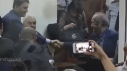 ՏԵՍԱՆՅՈՒԹ. Քոչարյանն, այնուամենայնիվ, բարևել է Սեյրան Օհանյանին