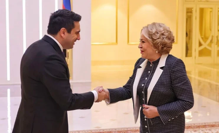 Ուժերը մեզ վրա է պատո՞ւմ, թե չեն ընկալում ՀՀ-ն որպես անկախ պետություն․ Սիմոնյանը՝ Մատվիենկոյի հարցման մասին