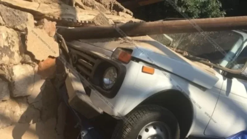 Վարորդը Նիվայով մխրճվել է բնակելի տան մեջ. կա վիրավոր