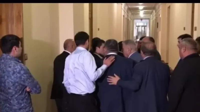 VIDEO: Language Conflict in the Parliament Corridor