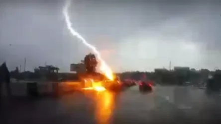 ՏԵՍԱՆՅՈՒԹ. Ինչպես է կայծակը հարվածում մեքենային