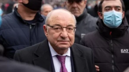 Որքան ամուր մենք այստեղ կանգնած լինենք, այնքան ամուր կլինեն նաև ՀՀ նախագահն ու բանակը. Վազգեն Մանուկյան