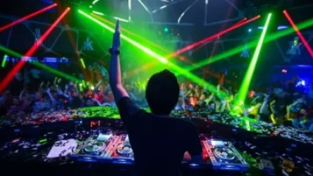 Երևանի ակումբներից մեկում շվեդ երիտասարդներին սպառնալով՝ խոշոր չափի գումար են խլել. «Հետք»