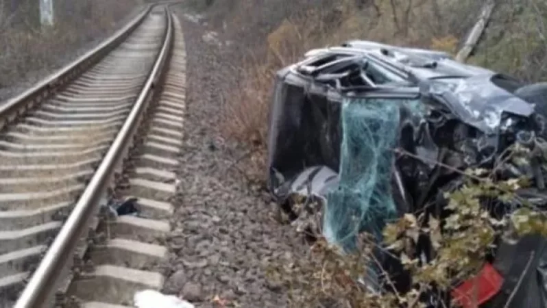 Մեքենան զառիվայրից ընկել է երկաթուղային գծերի վրա