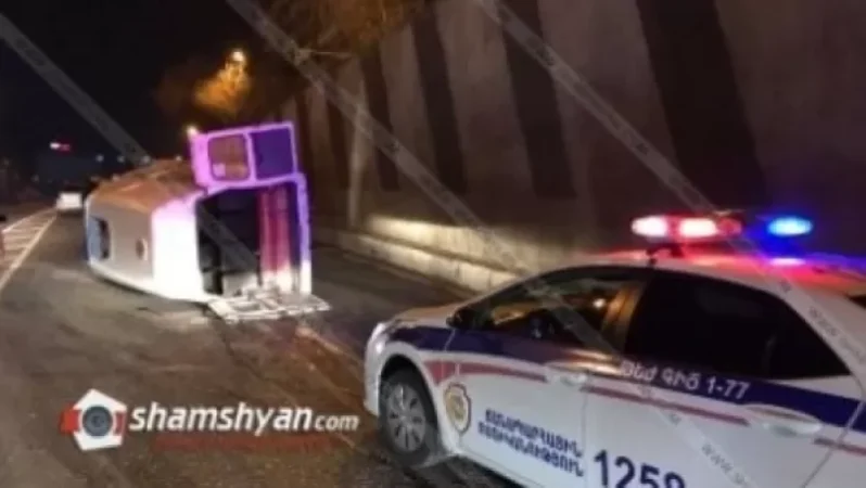 Մարդատար «Գազելը» բախվել է թունելի պատին ու շրջվել. վիրավորին դուրս են բերել փրկարարները
