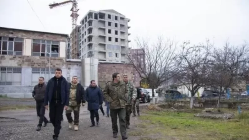 Ստեփանակերտում կշահագործվեն շուրջ 300 բնակարաններ. ԱՀ նախագահն աշխատանքային շրջայց է կատարել