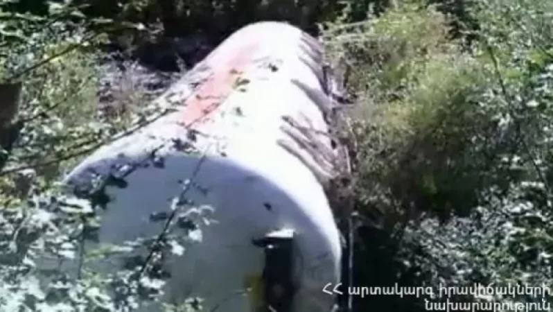 VIDEO: Iranian Citizen's Liquid Gas Transport Trailer Rolls 30 Meters into Ravine