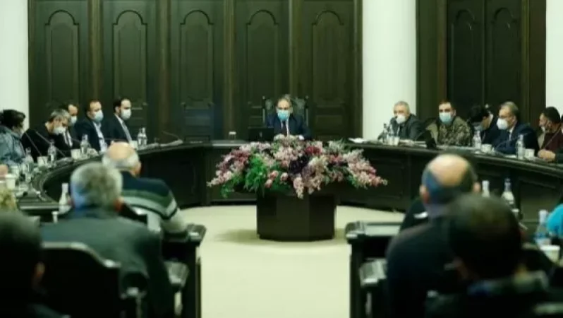 Նիկոլ Փաշինյանը հանդիպել է գերեվարված և անհետ կորած անձանց ընտանիքների անդամների հետ