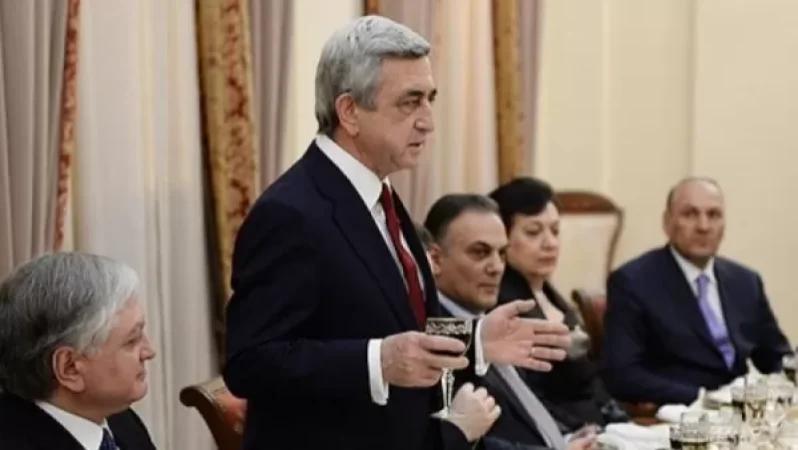 «Իրատես». Սերժ Սարգսյանը խմել է օրվա իշխանությունների կենացը