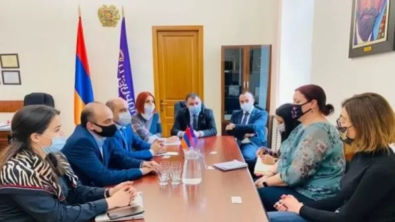 «Լուսավոր Հայաստան» խմբակցության պատգամավորները հանդիպել են ԿԽՄԿ ներկայացուցիչների հետ