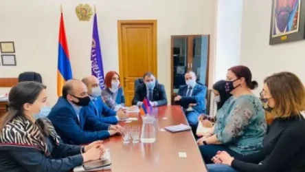 «Լուսավոր Հայաստան» խմբակցության պատգամավորները հանդիպել են ԿԽՄԿ ներկայացուցիչների հետ