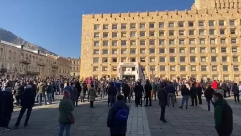 Թբիլիսիում բողոքի ակցիա է կորոնավիրուսային սահմանափակումների դեմ